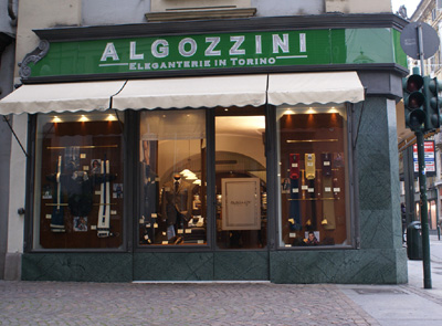 negozio algozzini a torino in via milano, vetrina